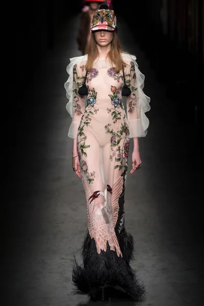 Look 60